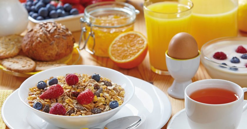 Легкий или плотный: какой завтрак лучше